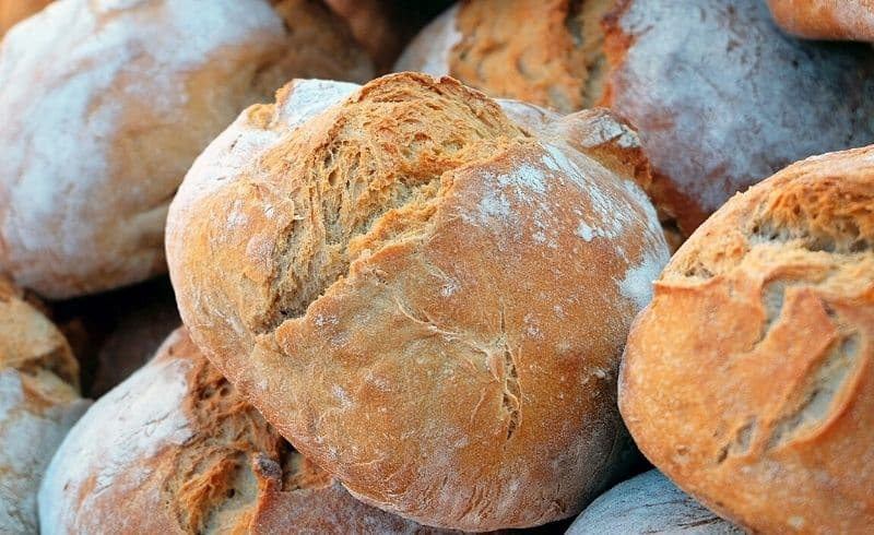 Roti merupakan salah satu makanan penyebab plak gigi