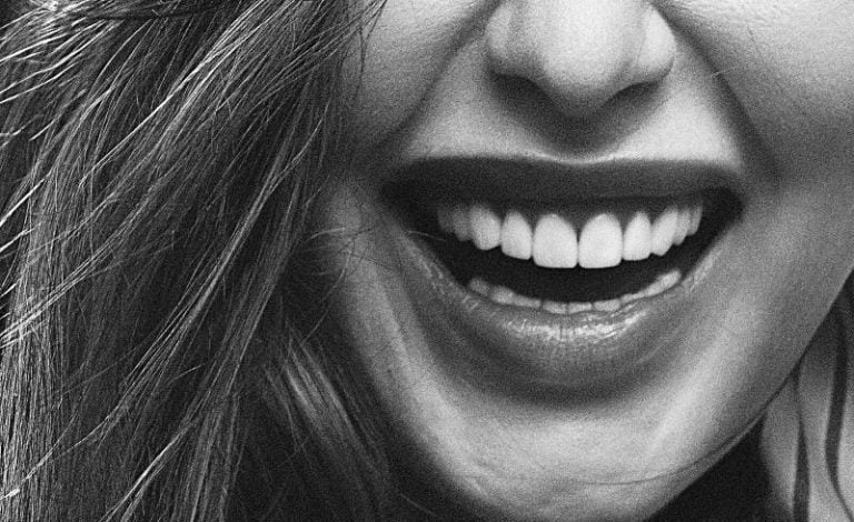 Ilustrasi gigi manusia