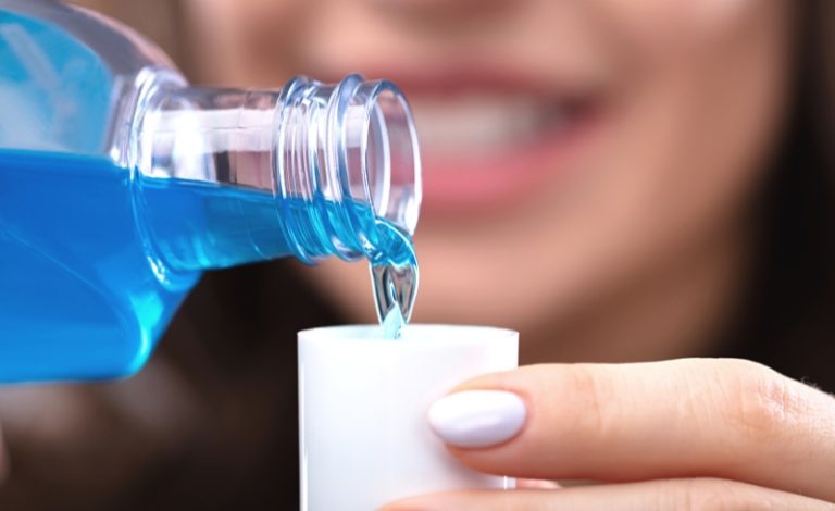 Pentingnya penggunaan mouthwash untuk kesehatan gigi dan mulut