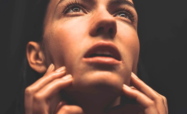 Penjelesan mengapa rahang gigi bisa bergeser dari posisinya