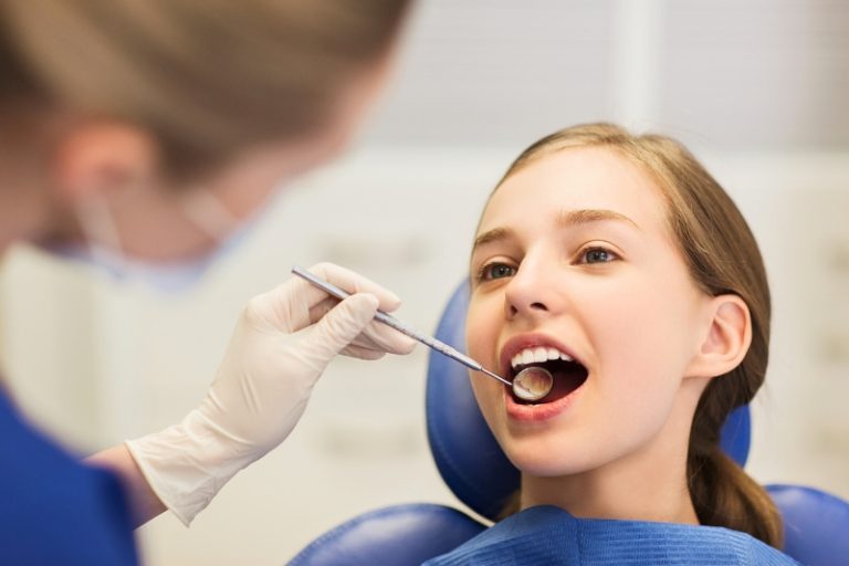 Layanan perawatan gigi anak di klinik Axel Dental